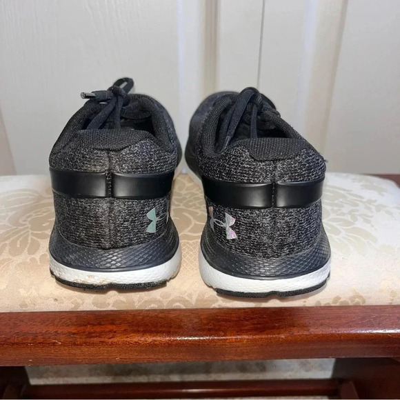 Under armour/black running shoes sz 8 - Picture 4 of 4